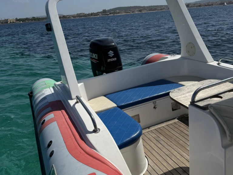 Rib 760 in Porto di Alghero on SamBoat