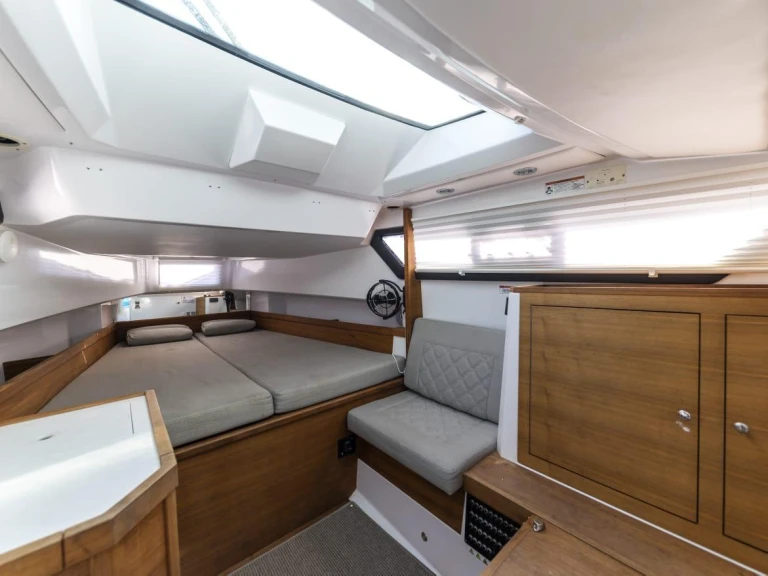Axopar Axopar 37 Sun-Top charter bareboat or captained in  Bol