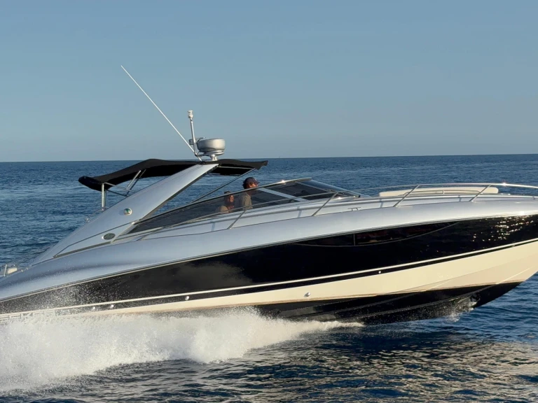Bareboat Rental Motorboat Sunseeker with a boat licence