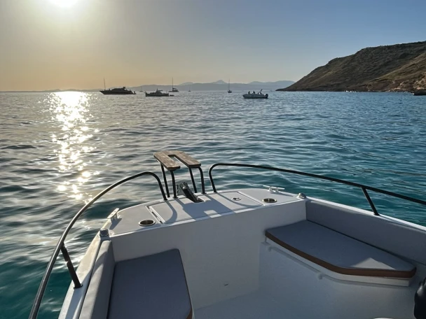 Bareboat Rental Motorboat Bénéteau with a boat licence