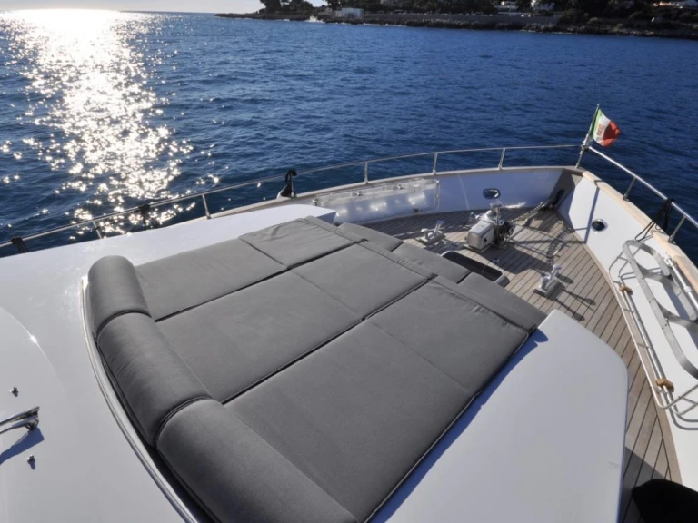 Rent a Cantieri Di Pisa Akir 22 S Monaco-Ville