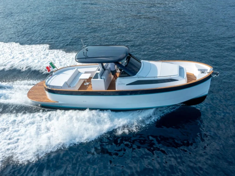 Luxury Yacht rental with or without captain Gozzo Antibes