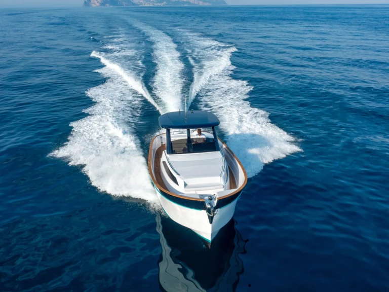 Bareboat Rental Luxury Yacht Gozzo with a boat licence