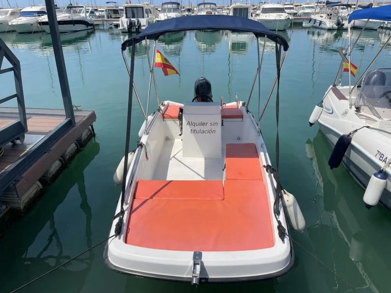 Motorboat for rent Club Nàutic Cambrils at the best price