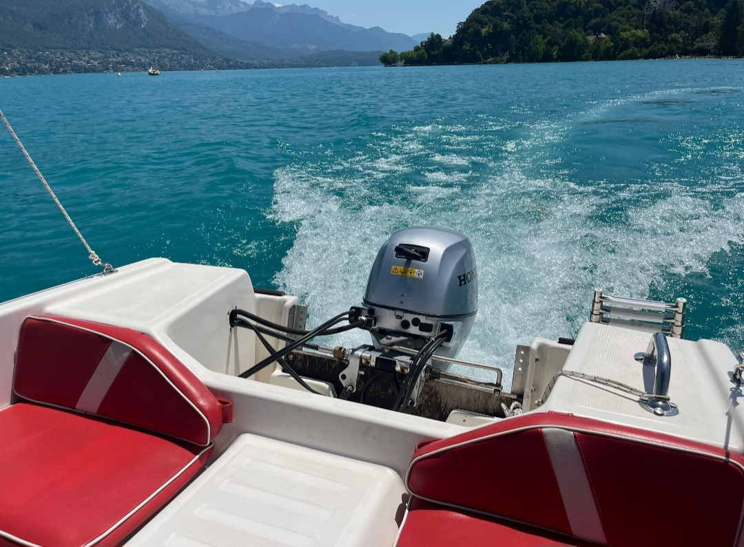 Yacht charter Annecy cheap PERMIS