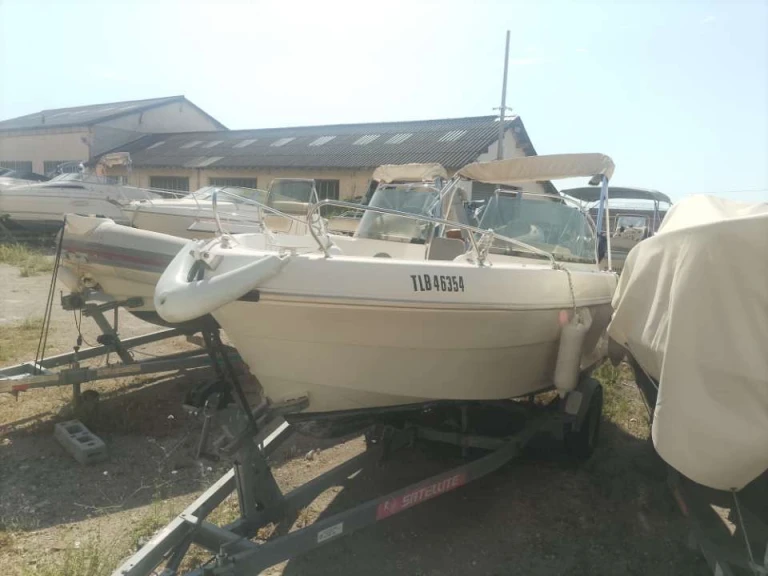Motorboat rental with or without captain Quicksilver L'Estaque