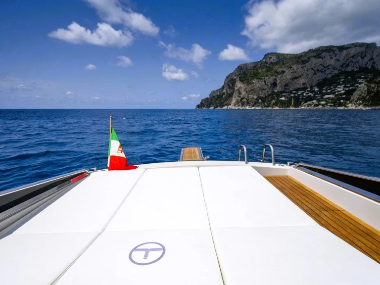 Motorboat for rent Capri at the best price