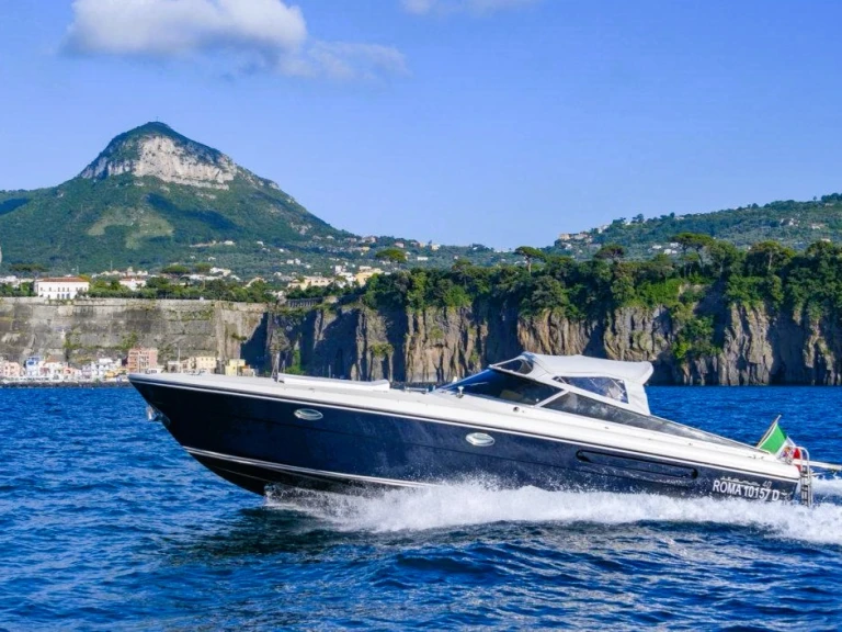 Rent a Itama Itama 40 Capri