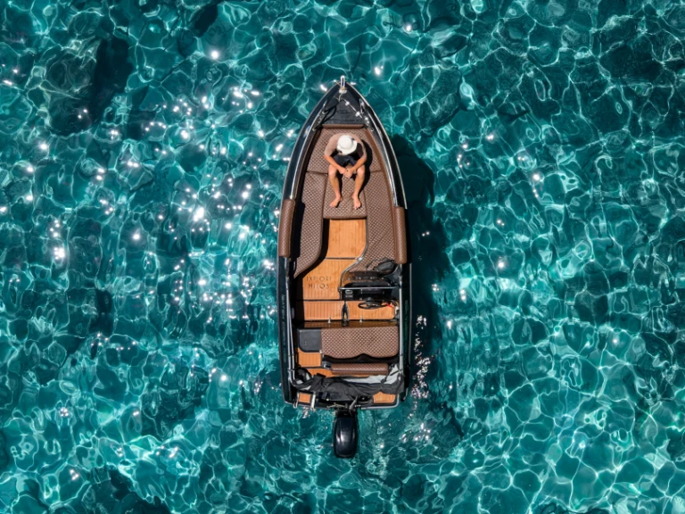 Isatek COBRA 495 charter bareboat or captained in  Mílos