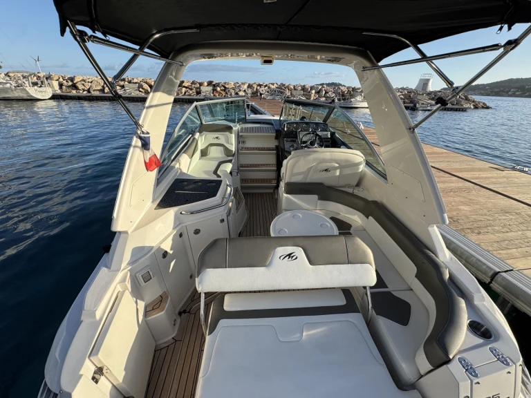 Bareboat Rental Motorboat Monterey with a boat licence