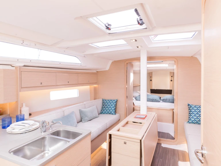 Dufour Dufour 37 in Ribishi on SamBoat