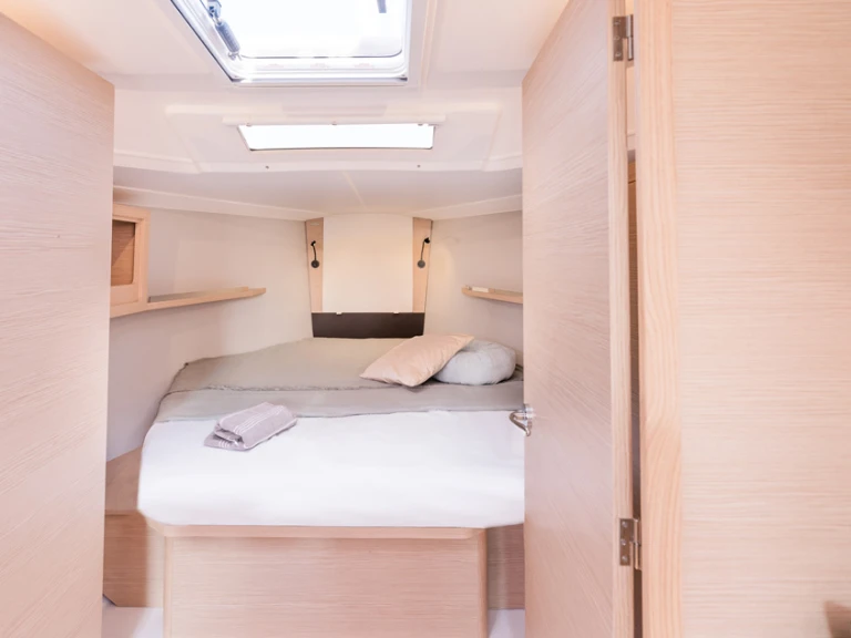 Rent a Dufour Dufour 37 Ribishi
