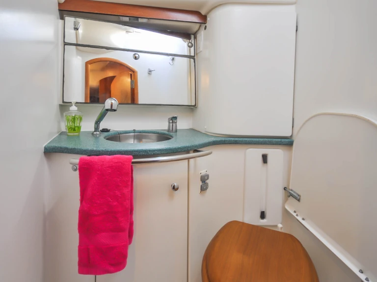 Sailboat rental with or without captain Jeanneau Ribishi