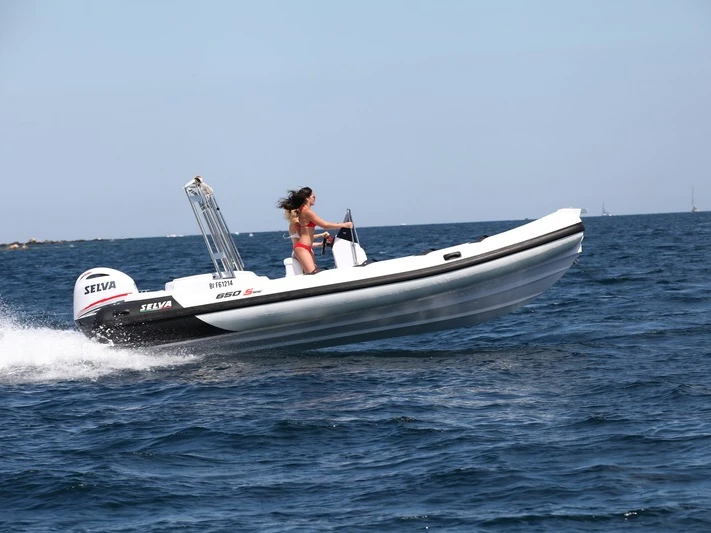 Motorboat for rent Sainte-Maxime at the best price