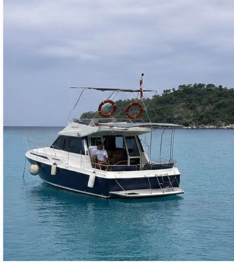Bareboat Rental Motorboat Eurocraft with a boat licence