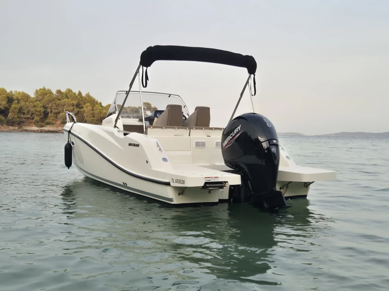 Boat rental Quicksilver Activ 675 Sundeck Sport in La Londe-les-Maures on Samboat