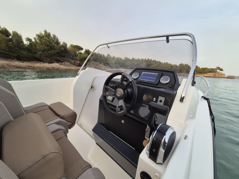 Motorboat for rent La Londe-les-Maures at the best price