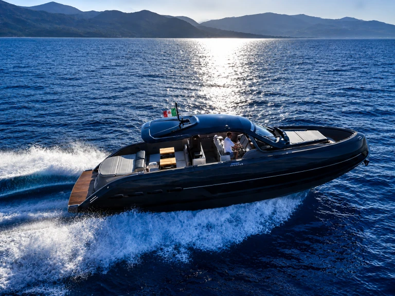 Boat rental Invictus  TT 460 in Saint-Raphaël on Samboat
