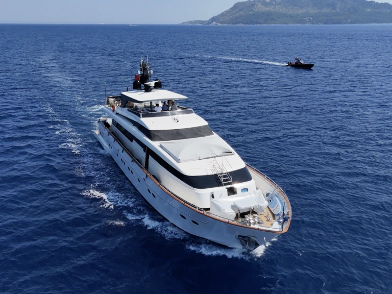 Yacht charter Türkbükü cheap San Lorenzo 100