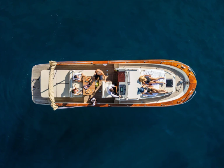 Rent a Fratelli di Micco Gozzo Campano Sport Cruiser Salerno