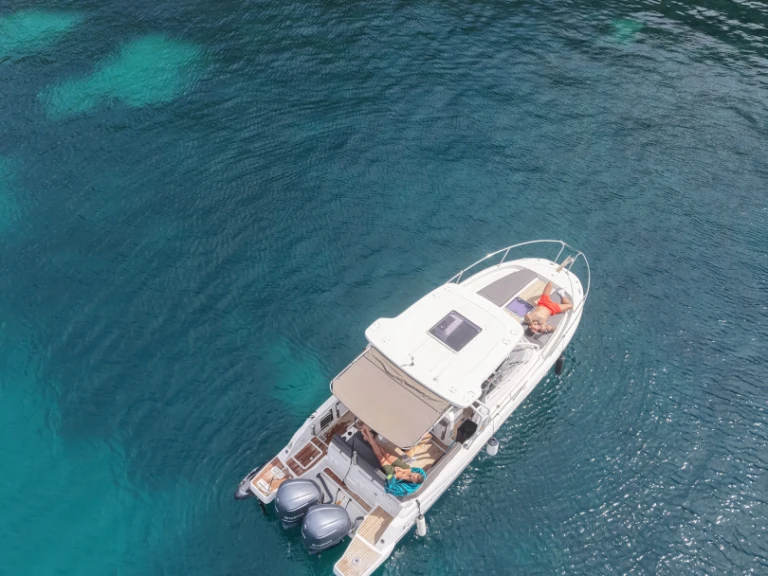 Bareboat Rental Motorboat Jeanneau with a boat licence
