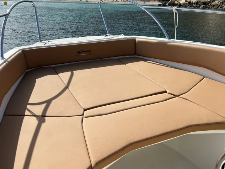 Yacht charter Marina Greenwich cheap Caymam 585