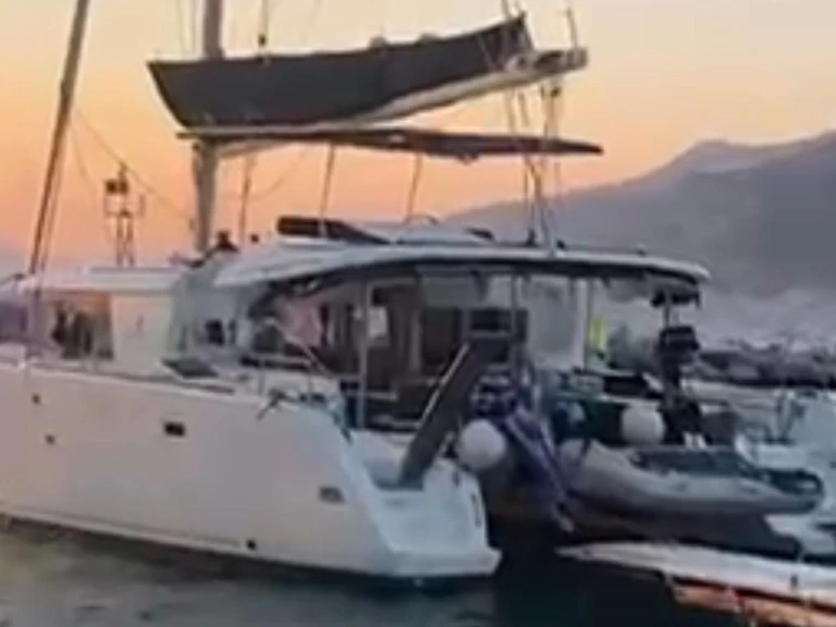Boat rental Lagoon Lagoon 450 F in Ibiza Town on Samboat
