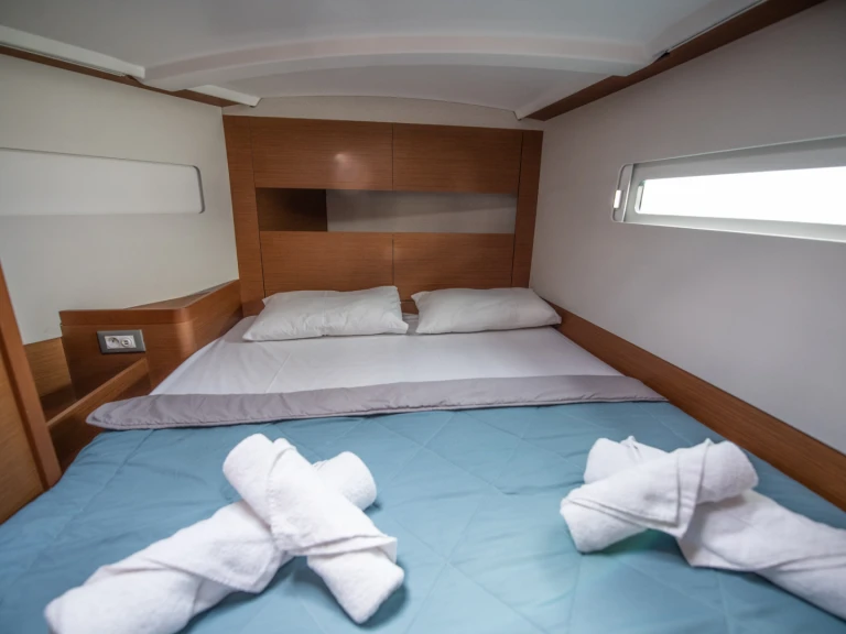 Yacht charter Nydri cheap Sun Odyssey 410