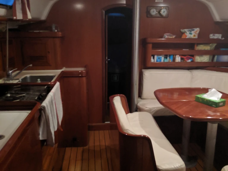 Sailboat rental in Alimos - Bénéteau Oceanis 411 Clipper