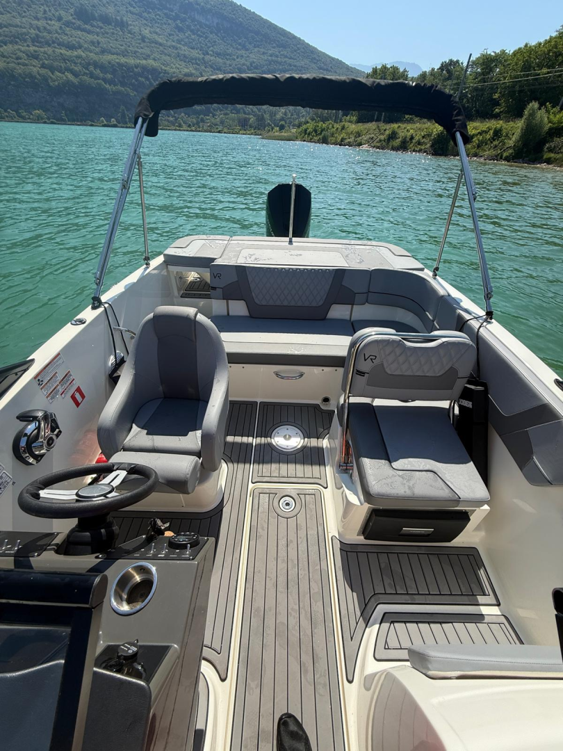 Yacht charter Brison-Saint-Innocent cheap VR5 OE
