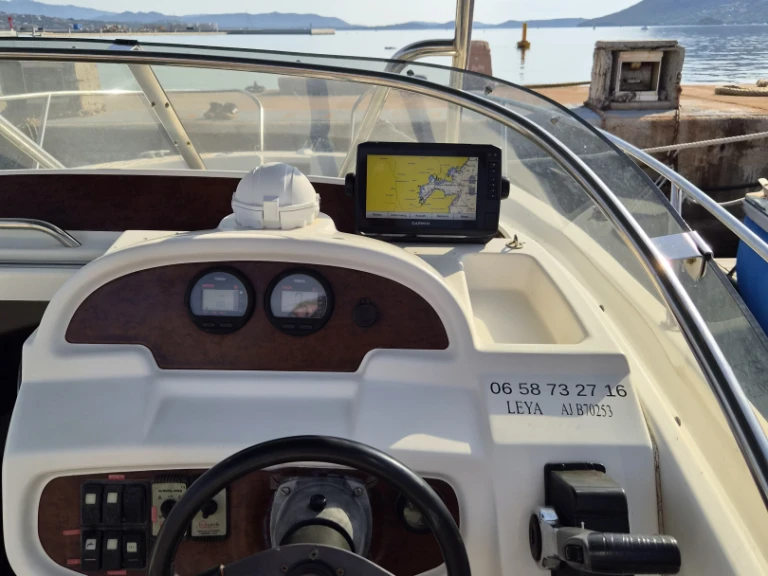 Bareboat Rental Motorboat Jeanneau with a boat licence