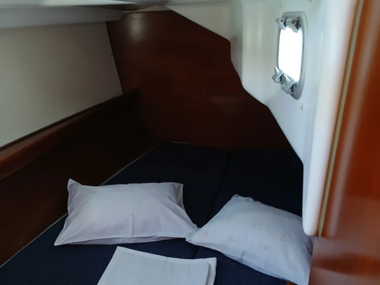 Sailboat rental in Trogir - Bénéteau Oceanis 331 Clipper