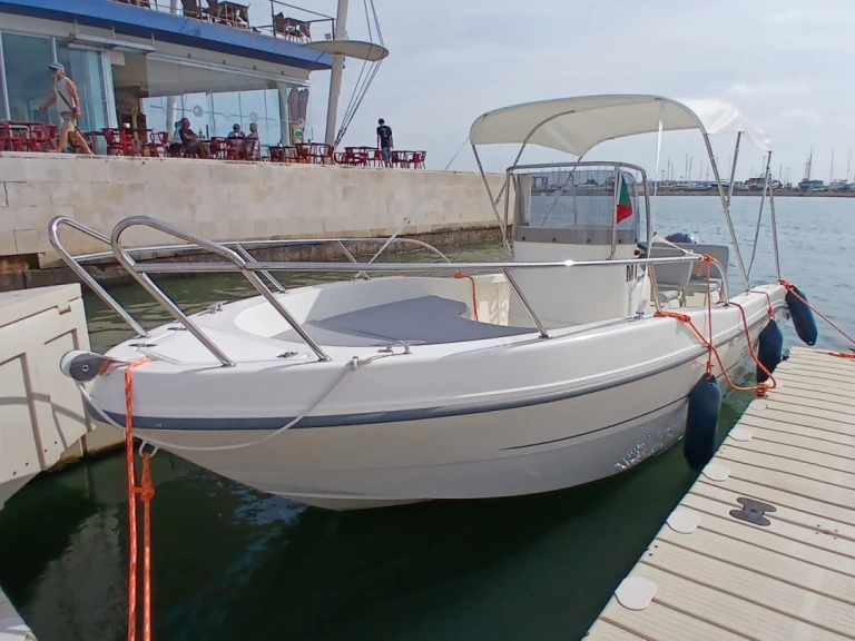 Boat rental Capelli Freedom 20 in Portimão on Samboat