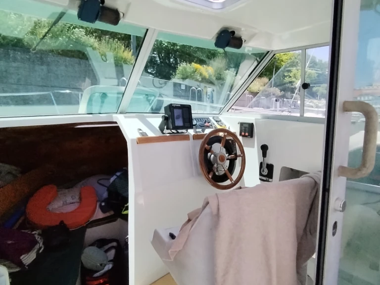 Motorboat rental with or without captain Jeanneau Meillerie
