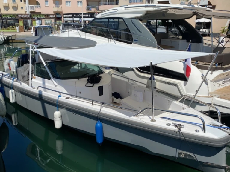 Axopar 28 T-Top in Mandelieu-la-Napoule on SamBoat