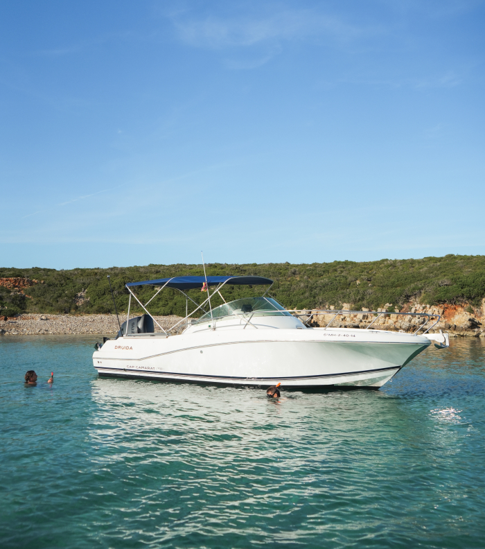 Yacht charter Port d'Addaia (City) cheap Cap Camarat 7.5 WA
