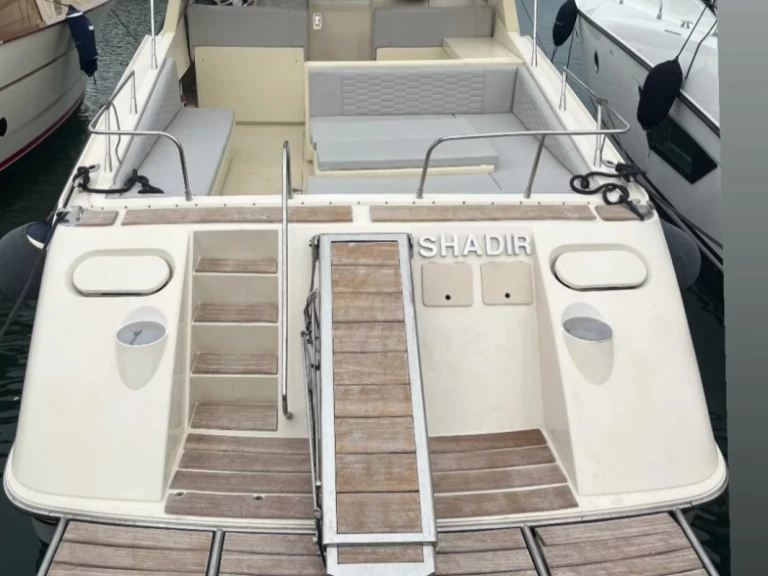 Motorboat rental with or without captain Riva Castellammare di Stabia