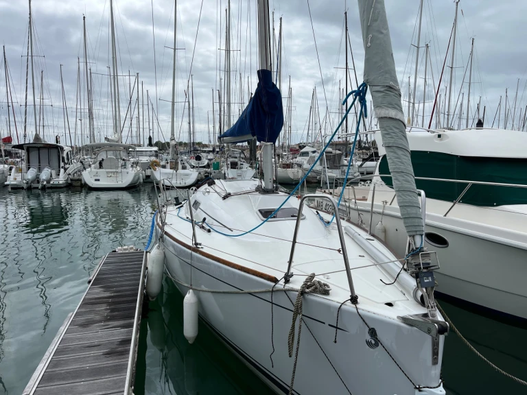 Bénéteau First 27.7 in Les Sables-d'Olonne on SamBoat