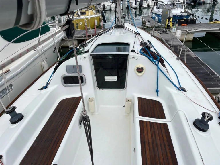 Yacht charter Les Sables-d'Olonne cheap First 27.7