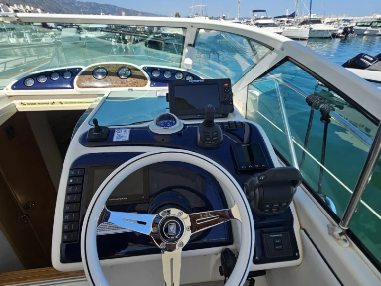 Motorboat rental with or without captain Fairline Puerto Banús