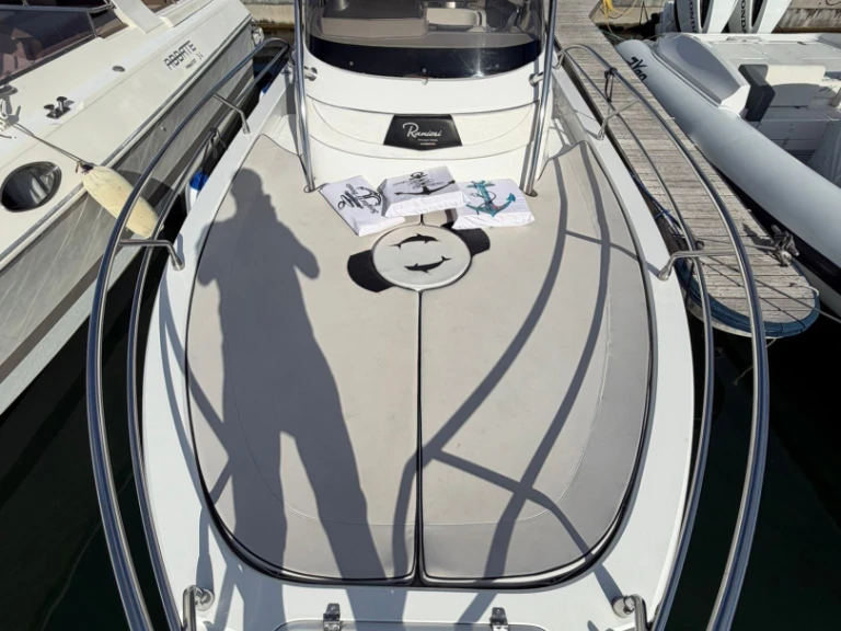 Ranieri Shadow 28 in Castellammare di Stabia on SamBoat