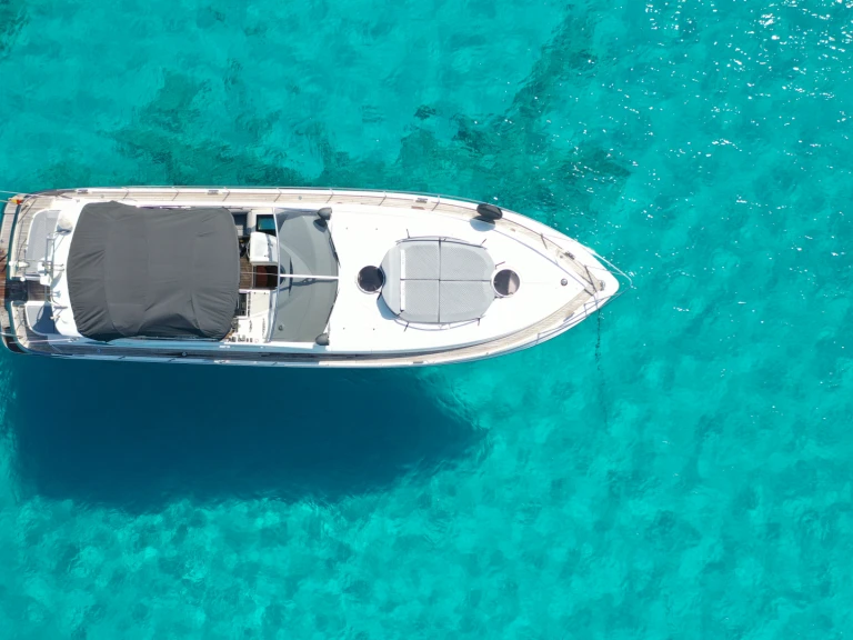 Bareboat Rental Motorboat Fairline with a boat licence