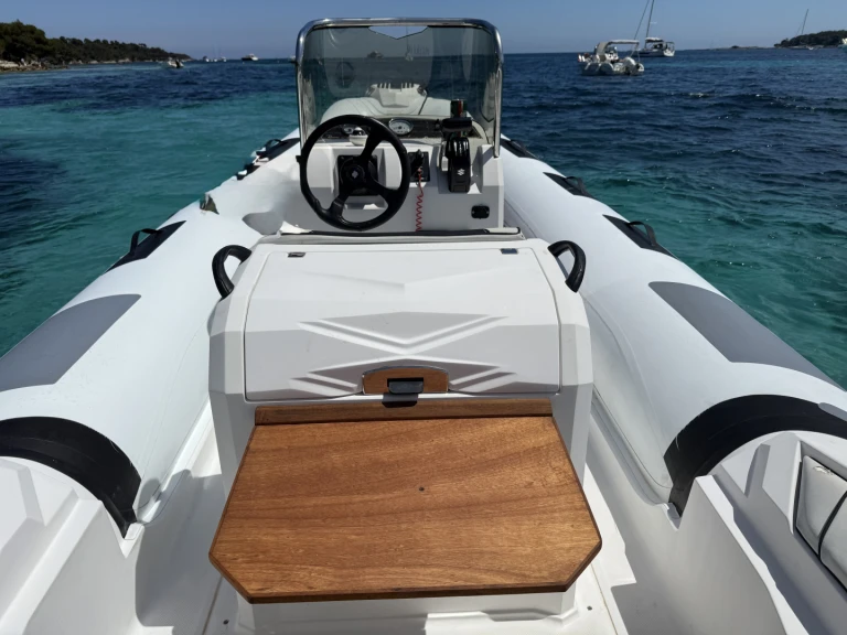 Boat rental Ranieri Cayman 21 Sport in Mandelieu-la-Napoule on Samboat