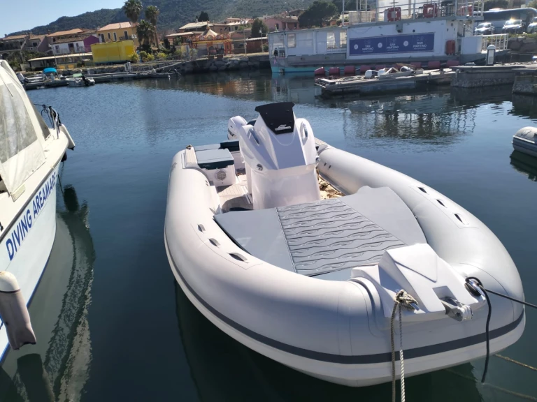 RIB rental in Poltu Quatu - Mirimare Sunrise 7 easy