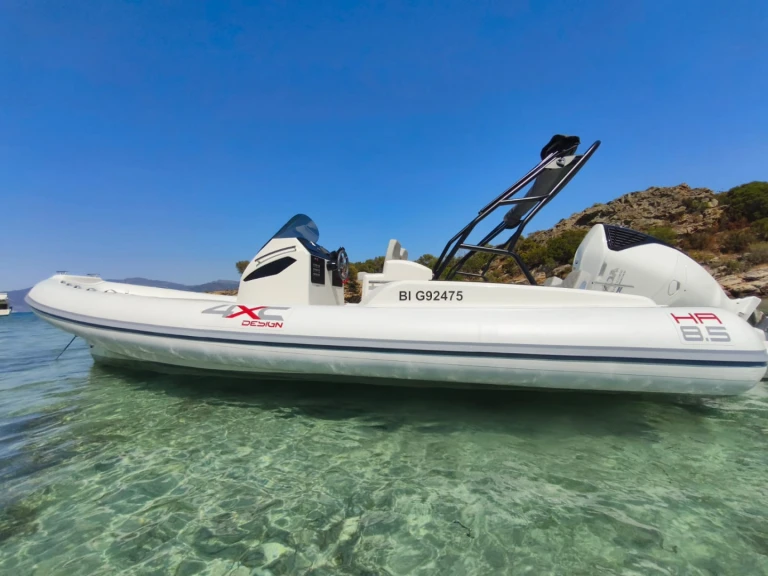 4XC HA 8.5 in Saint-Florent on SamBoat