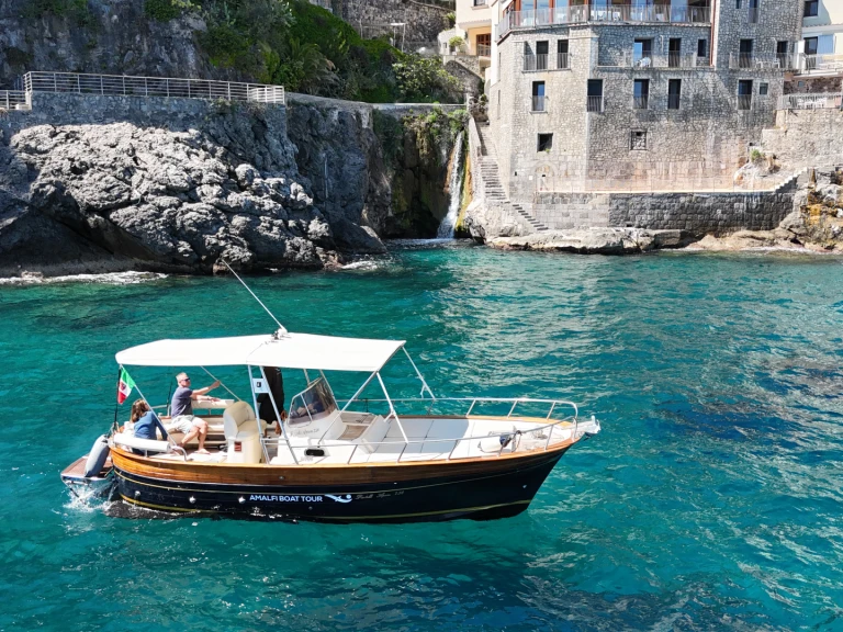 Bareboat Rental Motorboat Fratelli Aprea with a boat licence