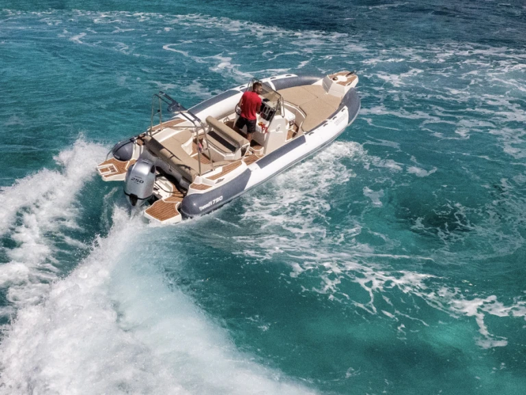 RIB rental in Hvar - Marlin Boat 790 Pro Dynamic