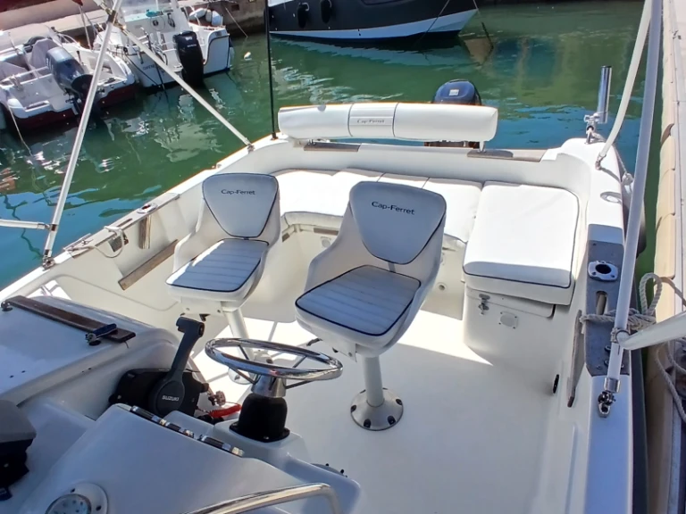 Motorboat for rent Bormes-les-Mimosas at the best price