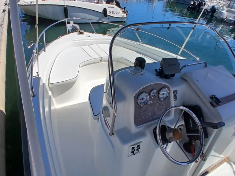 Bareboat Rental Motorboat Bénéteau with a boat licence