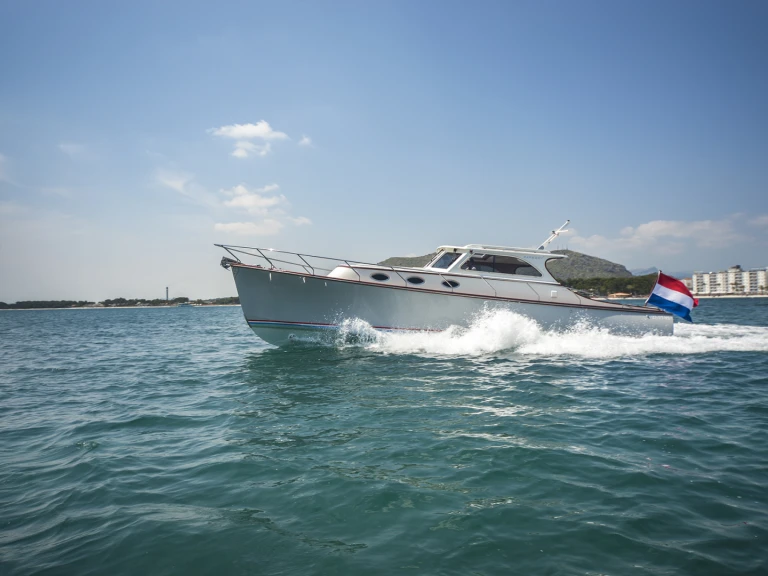 Luxury Yacht for rent Port d'Alcudia at the best price